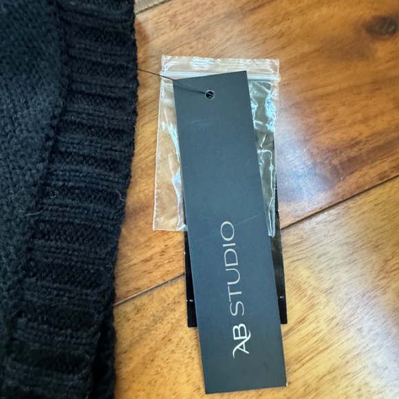 AB Studio Women's Chic Black Poncho Shrug Sweater NWT Medium Button Detailing - Picture 3 of 8